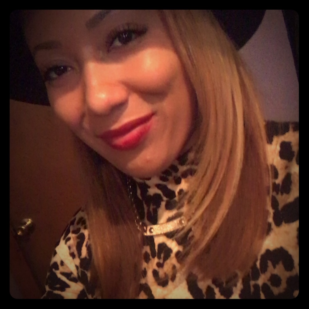 Meet your Posher, Latina